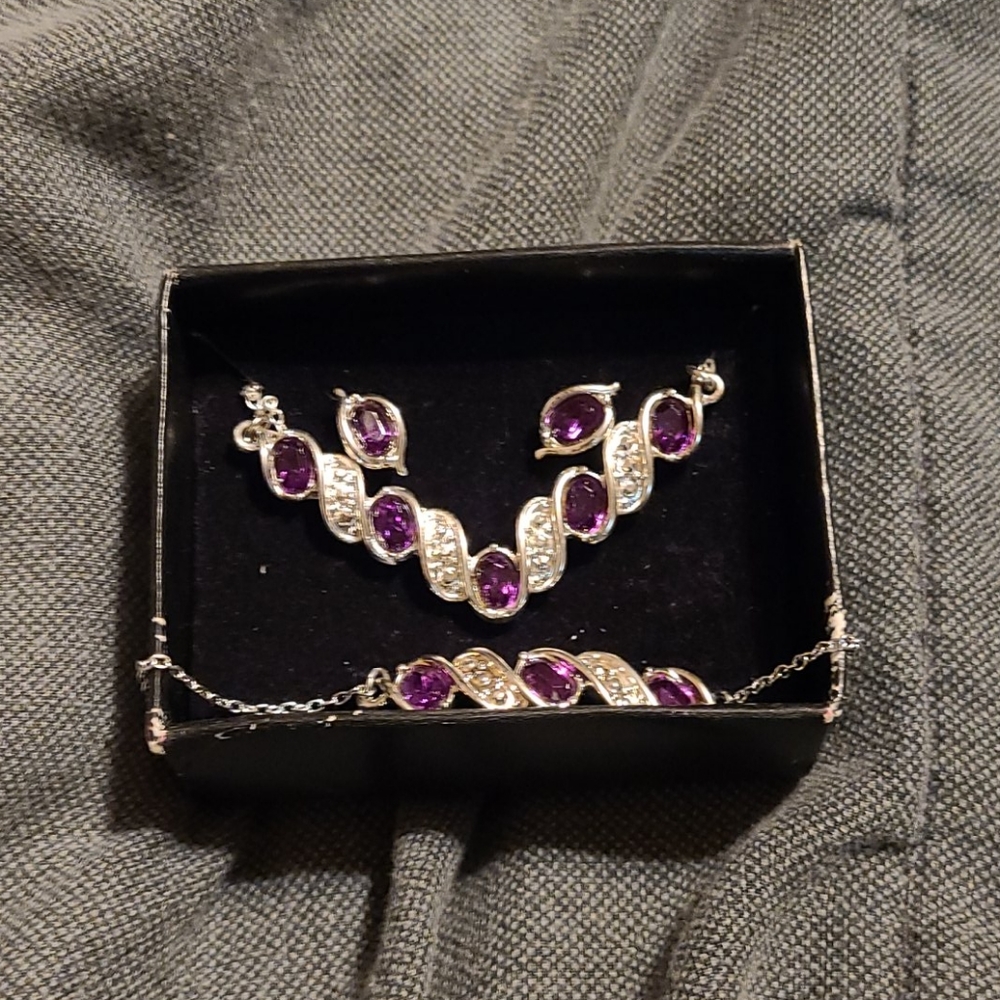 Avon Necklace set